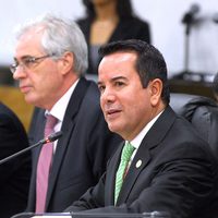 PRI y Verde frenan iniciativa de Peña sobre bodas gay