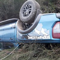 Accidente en Villa La Angostura: un joven volcó una camioneta en la Ruta de los Siete Lagos