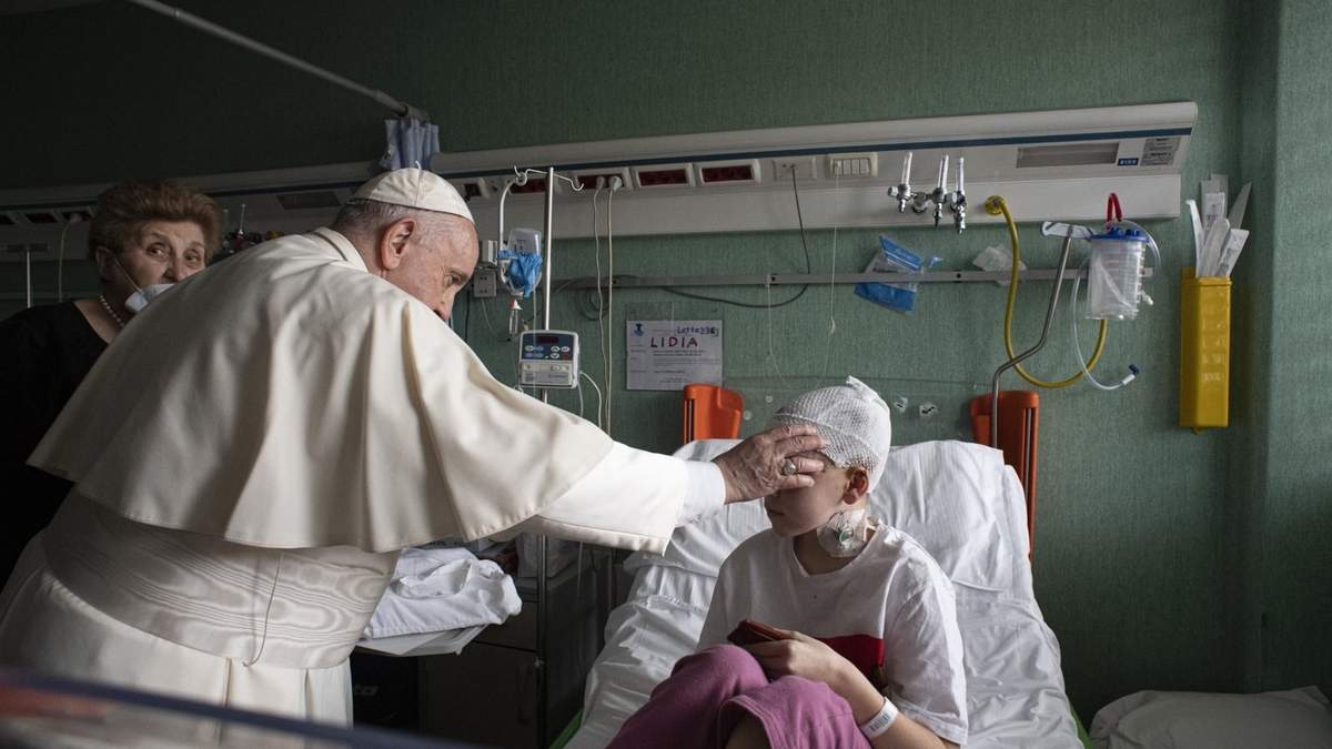 El Papa visitó niños de Ucrania afectados por la guerra