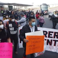 Nuevo bloqueo en el AICM: padres de niños con cáncer protestan por desabasto de oncológicos