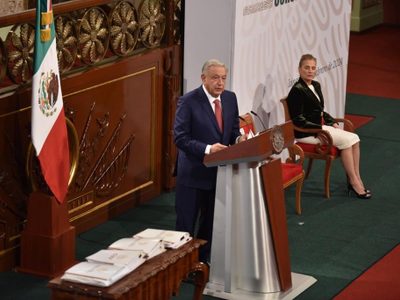 AMLO entrega reformas y advierte: si reaccionarios vuelven al poder que sea imposible la regresión