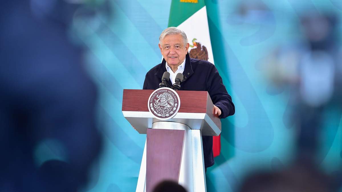 El presidente durante la conferencia de prensa que ofreció en Sonora