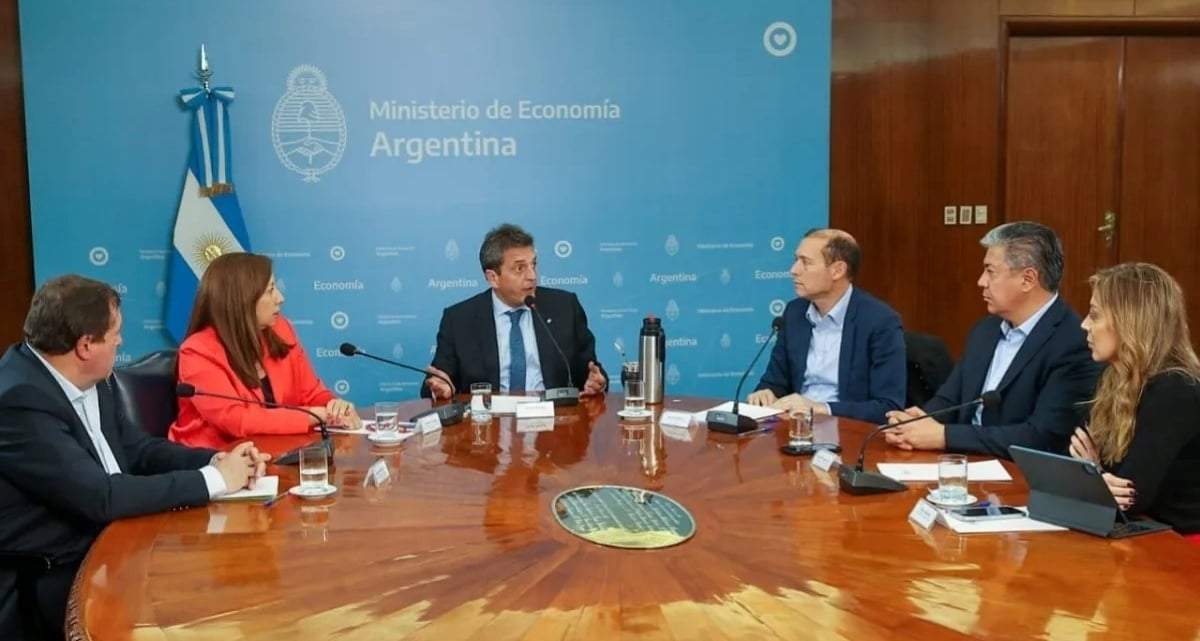 Reunión entre Sergio Massa y gobernadores de Neuquén y Río Negro. Fuente: (Twitter)