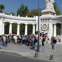 Consignas en su contra desinflan la marcha encabezada por Wallace (Video)