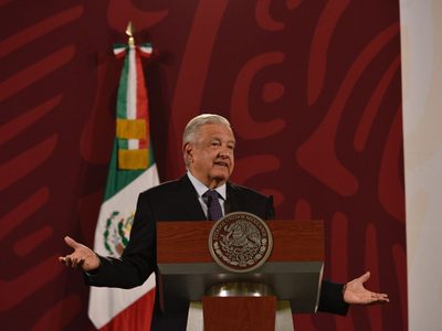 AMLO niega que el secretario de Gobernación promueva la consulta y reprocha imparcialidad del INE
