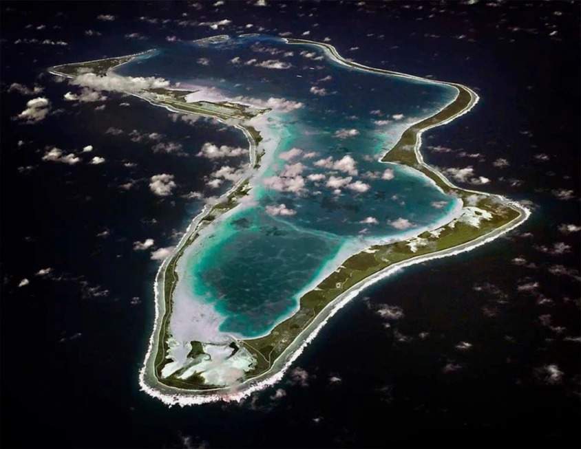 Esta imagen, difundida por la Armada de los Estados Unidos, muestra una vista aérea de Diego García, en el archipiélago de Chagos