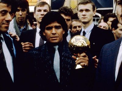 Herederos de Maradona dicen que su Balón de Oro fue robado y piden frenar subasta