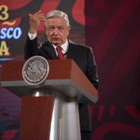 “Eso sí calienta”: AMLO sobre críticas de Calderón a estrategia de abrazos a la delincuencia