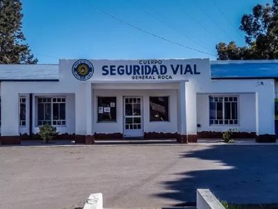 Un neuquino fue detenido en Roca por manejar ebrio y golpear a un Policía