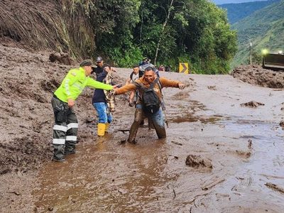 Deslizamiento de tierra por lluvias deja al menos seis muertos y 30 desaparecidos en Ecuador