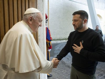 El papa Francisco se reúne con el presidente ucraniano Volodimir Zelenskyy en el Vaticano