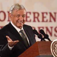 Mireles está dispuesto a respetar a las mujeres y dejar el machismo: AMLO
