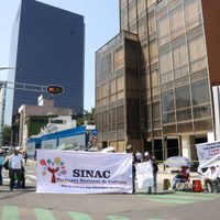 Trabajadores de Cultura paralizan Reforma e Insurgentes para exigir pagos atrasados
