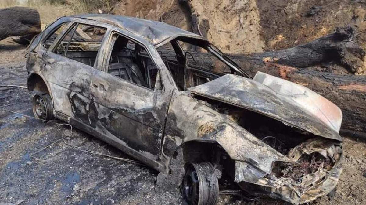 Auto incendiado en la ruta 40. Fuente: (Twitter)