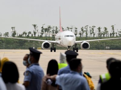 Llegó a Wuhan el primer vuelo internacional desde que comenzó la pandemia