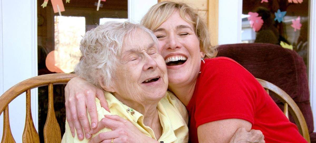 El padecimiento afecta al 8.1% de las mujeres y al 5.4% de los hombres mayores de 65 años