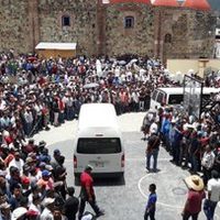 Pobladores entregan a 19 personas que fueron retenidas por invadir terrenos en San Dionisio Ocotepec
