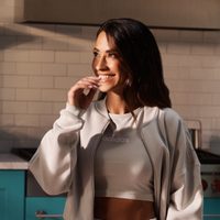 Con inspiración athleisure: Antonela Roccuzzo combina el pantalón que todas deberíamos tener con toques glam
