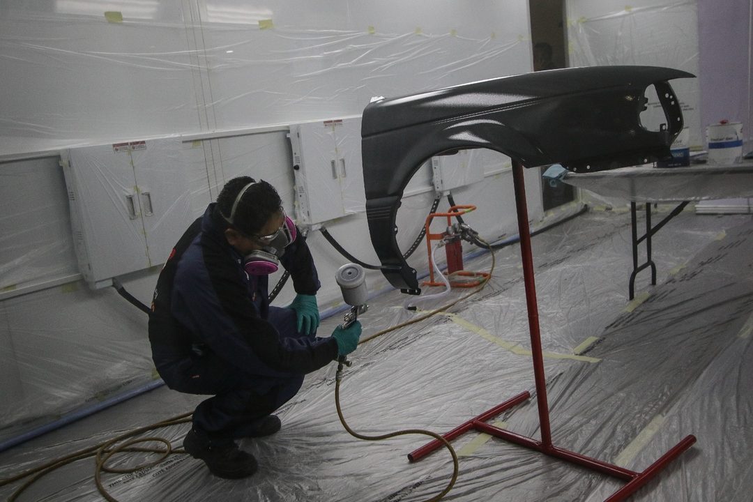 Trabajador suelda Foto Montserrat López