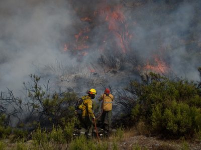 Feroz incendio en El Bolsón: el siniestro sigue activo y crece la preocupación