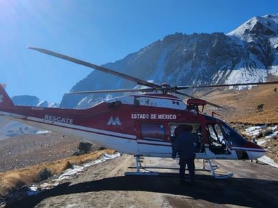 Vuelca camioneta con turistas que iban al Nevado de Toluca; hay 15 heridos