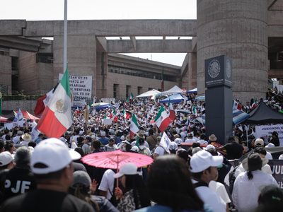 Militar evade pensión y servicio médico para su hija con ayuda institucional