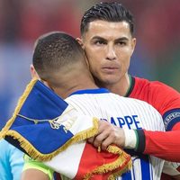 La advertencia de Cristiano Ronaldo a Kylian Mbappé por su flojo presente en el Real Madrid