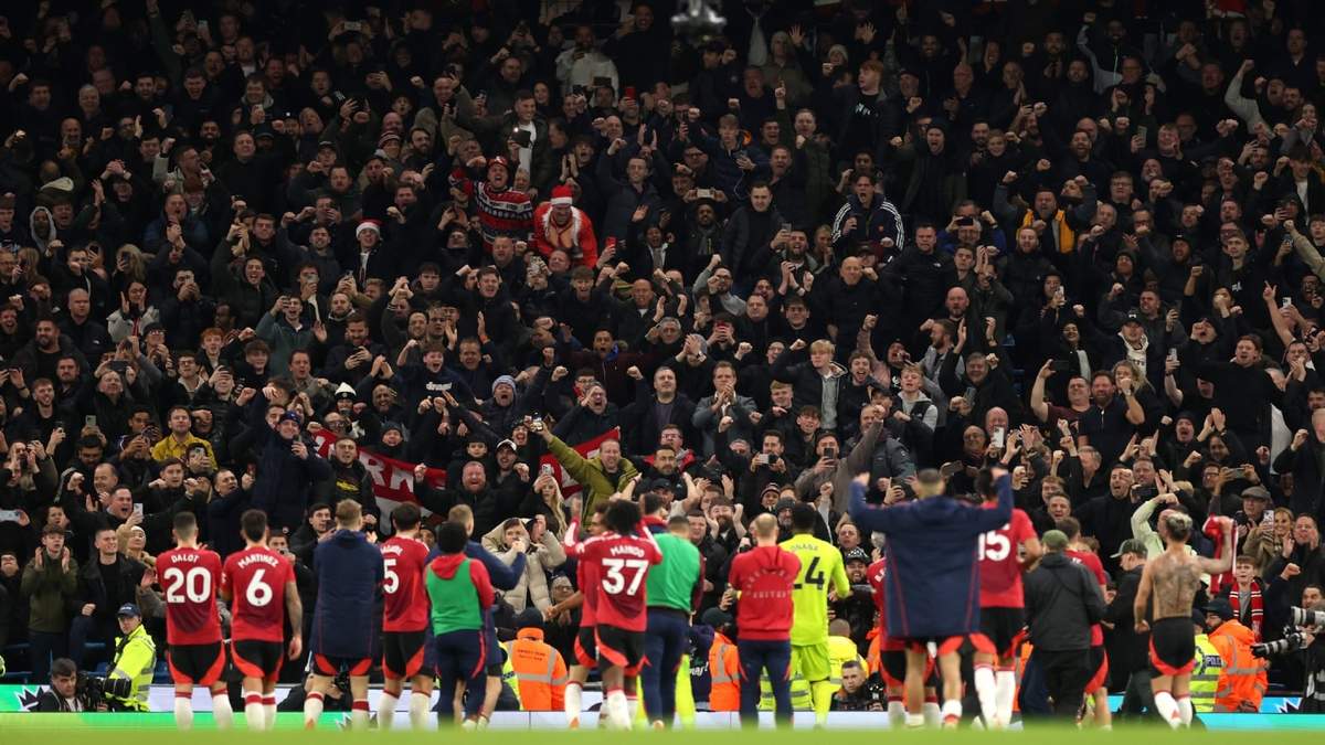 Manchester United remontó y venció 2-1 al Manchester City