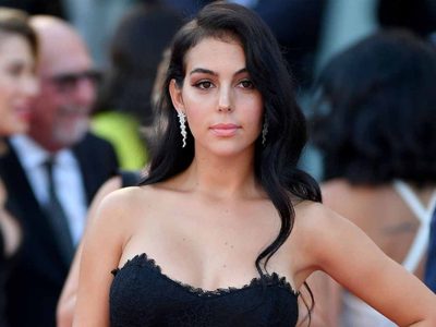 Georgina Rodríguez deslumbra con un outfit ajustado y celebra las "ocasiones especiales"