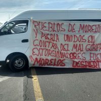 Por inseguridad, pobladores bloquean vías en Cuautla; retienen a dos funcionarios