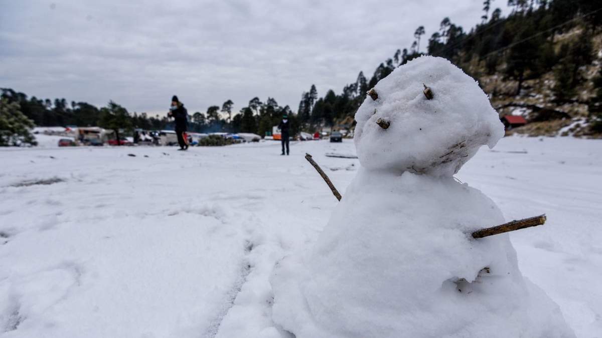 El Xinantécatl este lunes, en la primera nevada de la época invernal