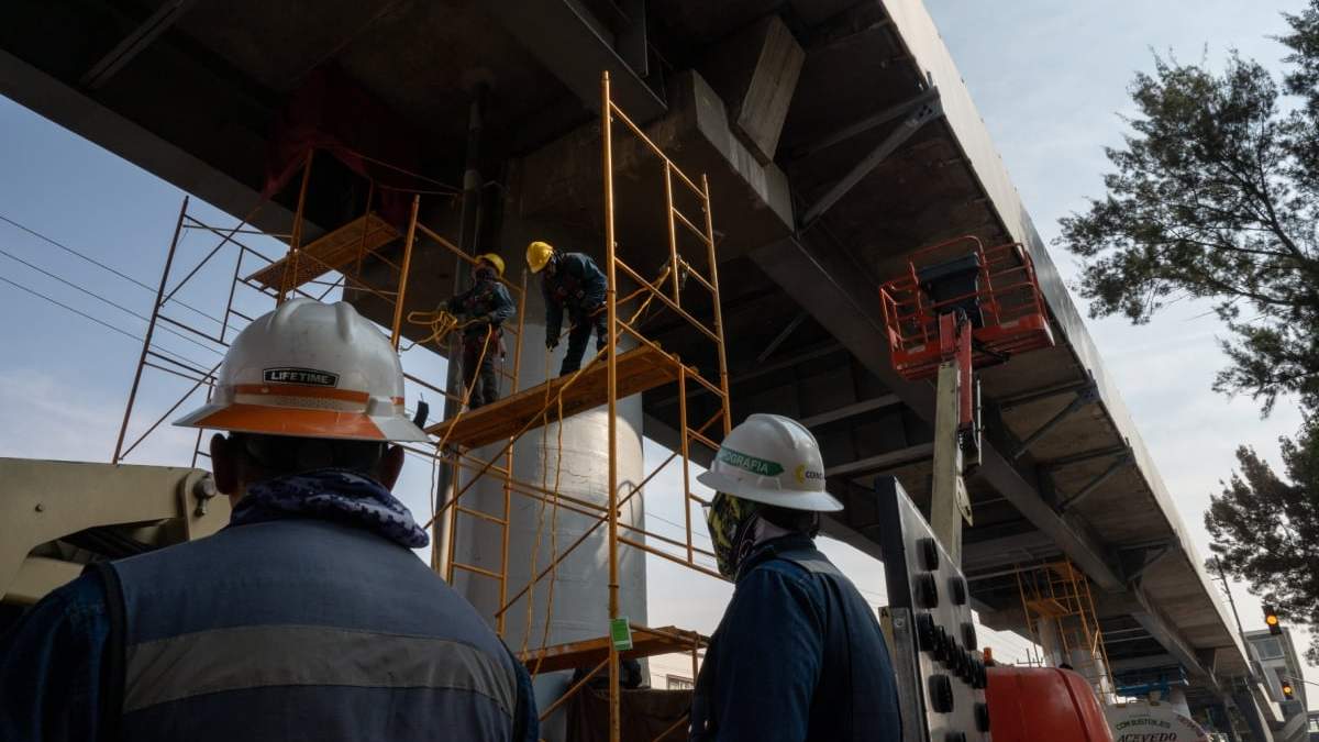 Trabajos de reforzamiento en las columnas del tramo elevado de la Línea 12