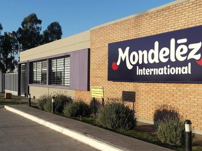 La multinacional que fabrica Oreo, Terrabusi y Milka frenó su producción