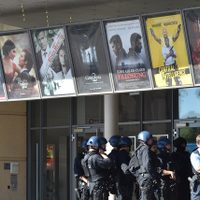 Hombre enmascarado dispara en un cine en Alemania; hay al menos 20 heridos