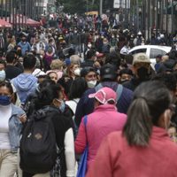 Gobiernos relajaron medidas, eso causó terca ola de covid-19: OPS