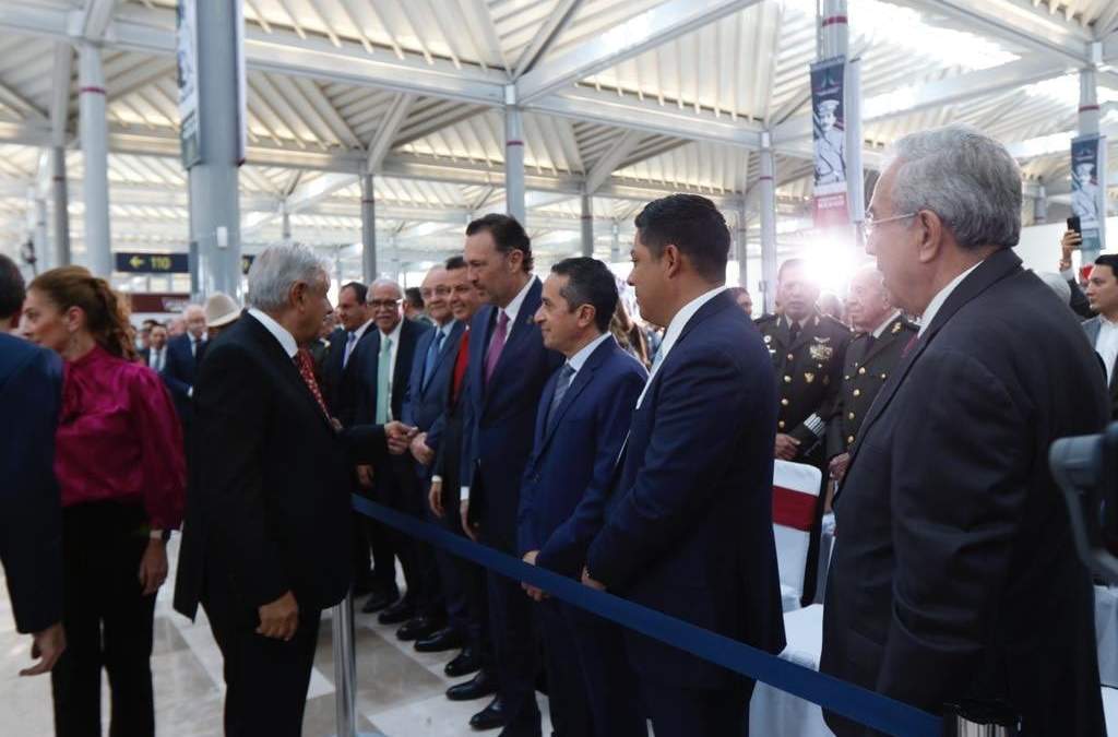 El mandatario durante la inauguración del AIFA junto al presidente López Obrador