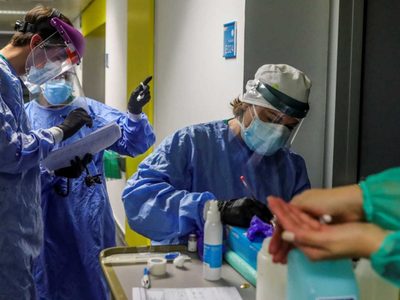 ¡Preocupación en España! Médicos madrileños reclaman más testeos para el personal de la salud