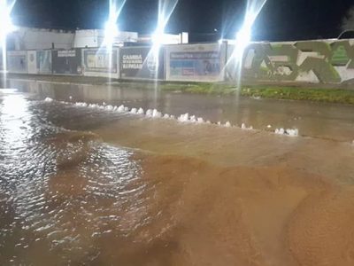 El EPAS intenta restablecer el servicio de agua en el este de la ciudad por la rotura de un acueducto de grandes dimensiones