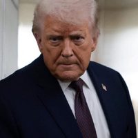 Trump envía una gran flota a Irán y presiona para negociar un acuerdo nuclear justo antes de una posible escalada militar