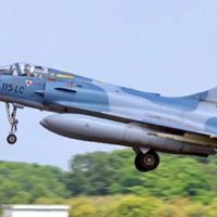 La Fuerza Aérea Argentina viajó hasta China para coordinar una compra de aviones de combate