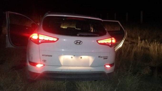 Vehículo asegurado a un grupo de personas que abrieron fuego contra policías en Villa de Cos, Zacatecas