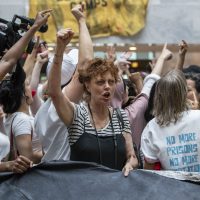 La actriz Susan Sarandon, entre las detenidas por manifestación contra política migratoria de Trump