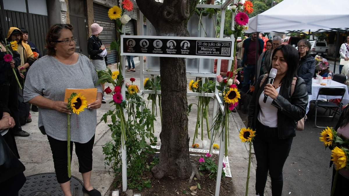 Nueva placa en memoria de las víctimas