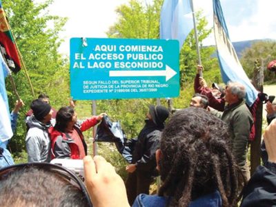Representantes de organizaciones marchan a Lago Escondido