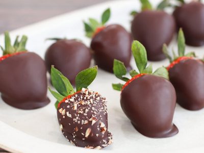 Conitos de frutilla con chocolate: una delicia que vas a querer disfrutar en tu próxima merienda dulce