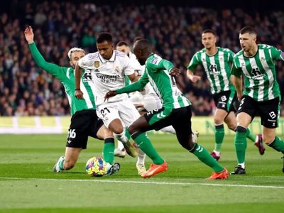 Real Madrid empata con Betis y lidera a la espera del resultado de Girona
