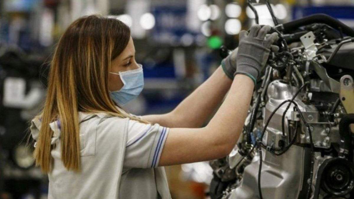 Empleada de la pequeña y mediana empresa. Fuente: (Twitter)