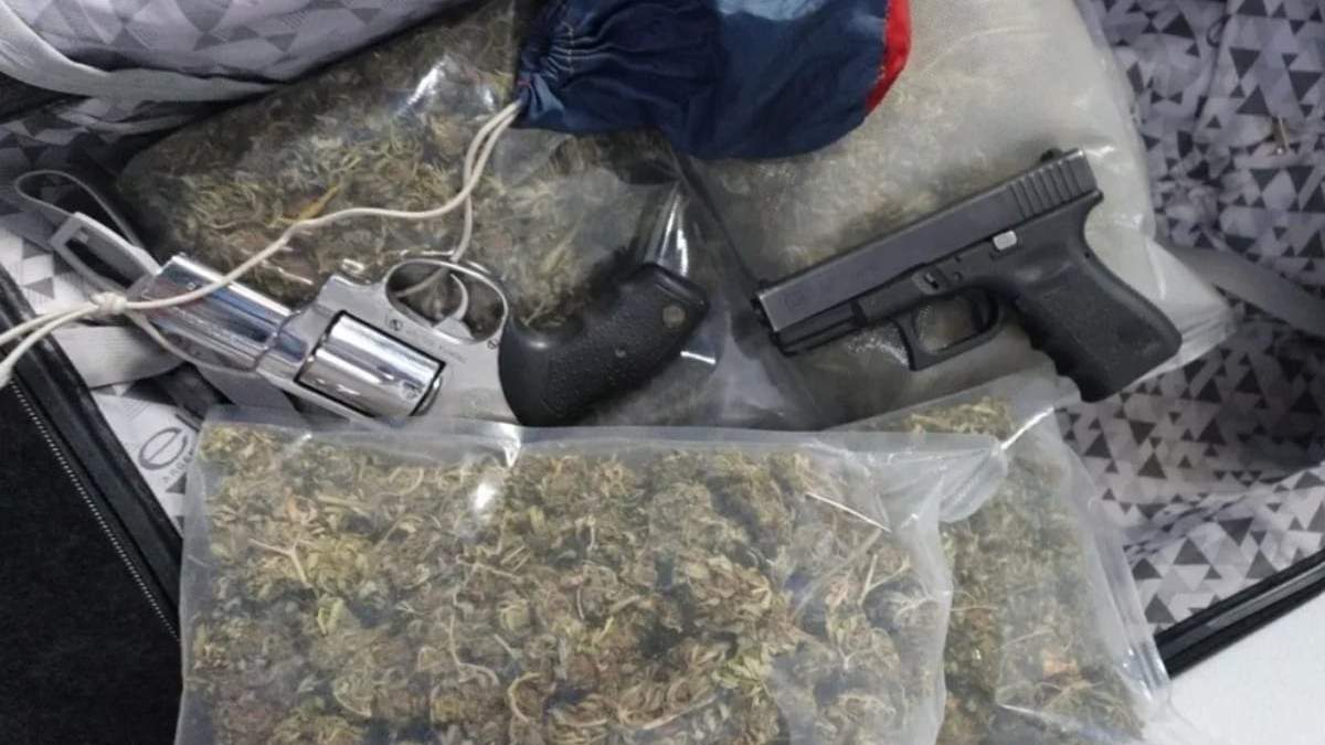 Durante el operativo la policía secuestró 9,7 kilos de drogas. Fuentre: (Gobierno de Neuquén)