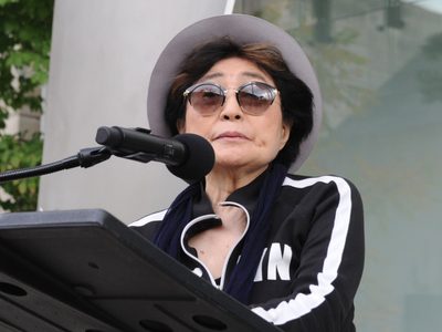 "Aún lo extrañamos": Yoko Ono recordó a John Lennon a 40 años de su repentino fallecimiento