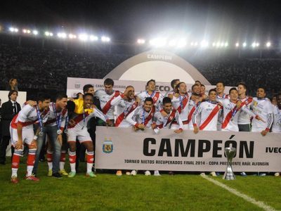 De salir campeón con el River de Ramón a no jugar por un año y ofrecerse gratis
